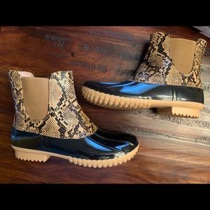 Duck boots